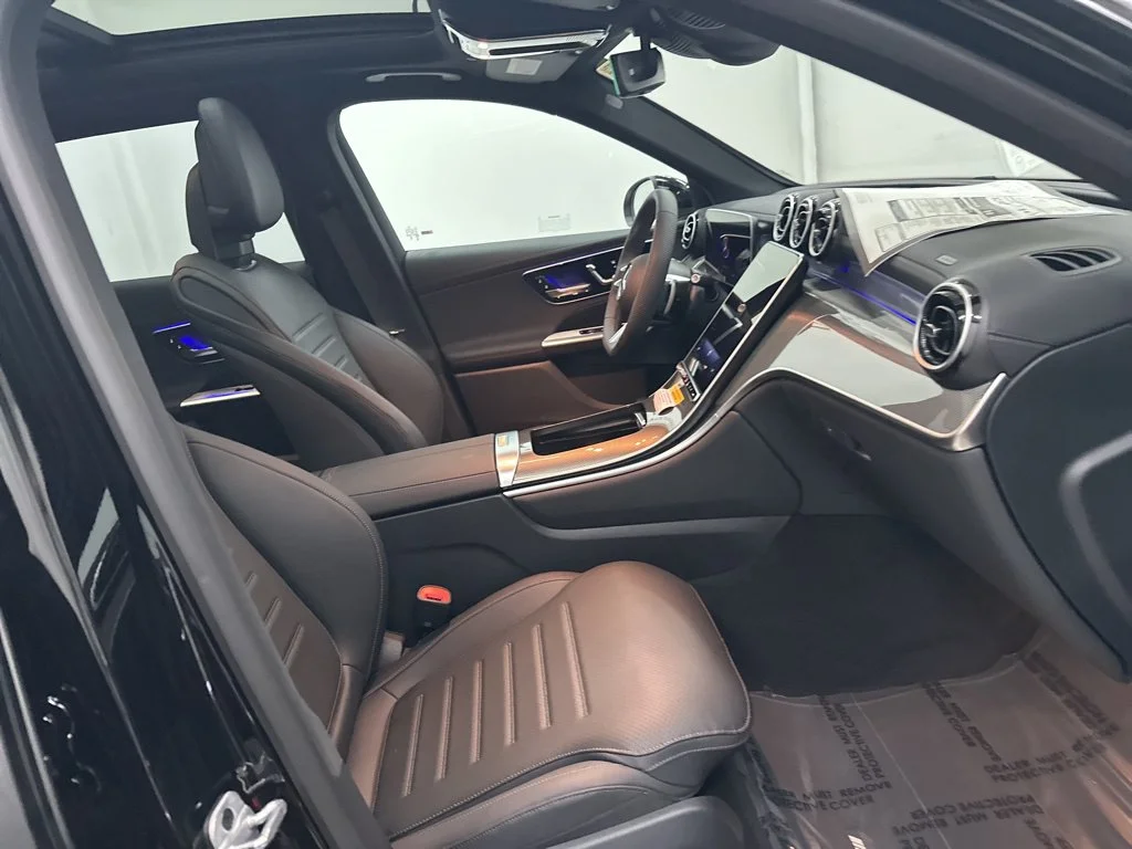 Used 2026 Black Mercedes-Benz GLC 300 image 27