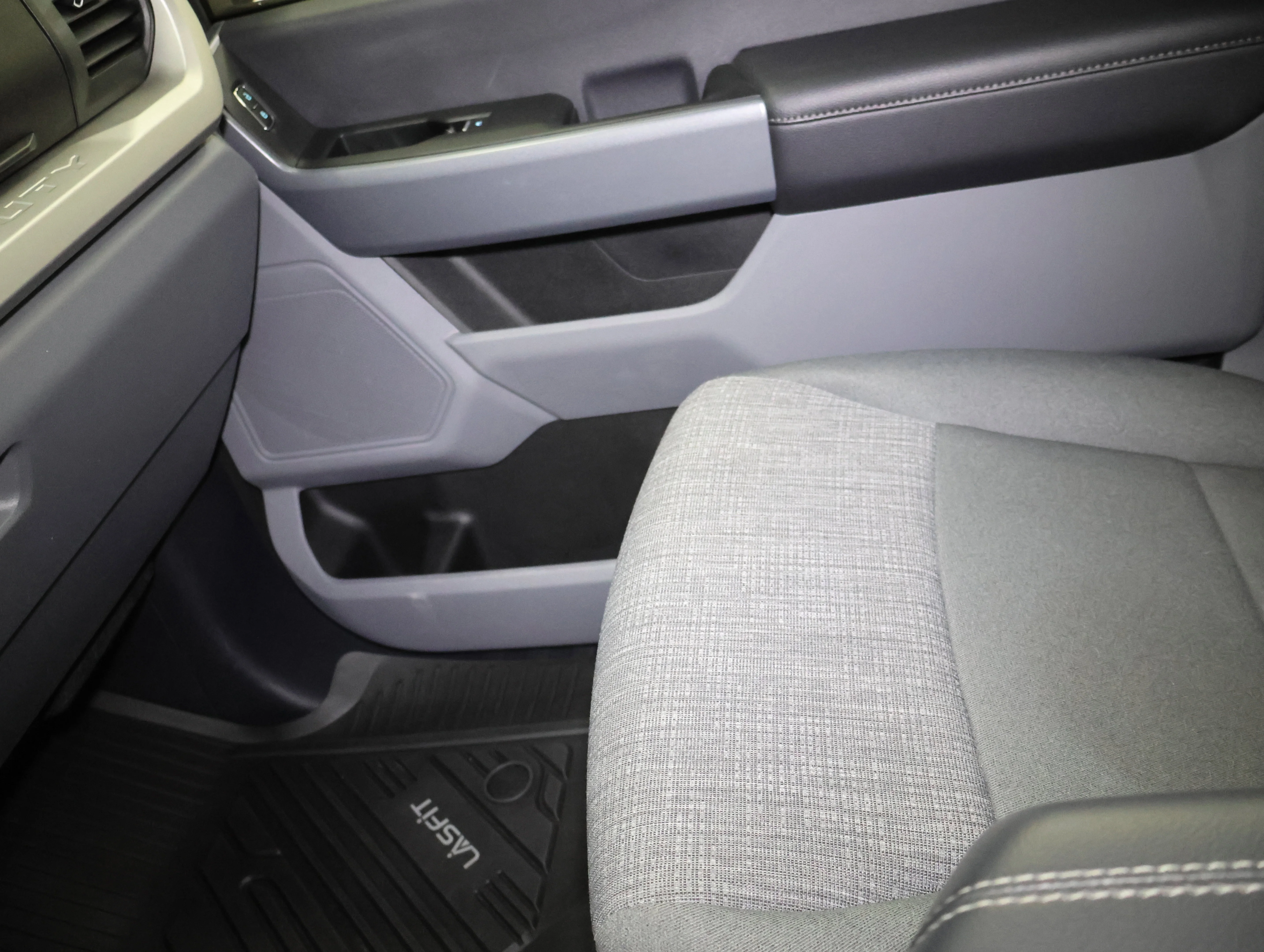 Used 2024 Agate Black Metallic Ford XLT image 12