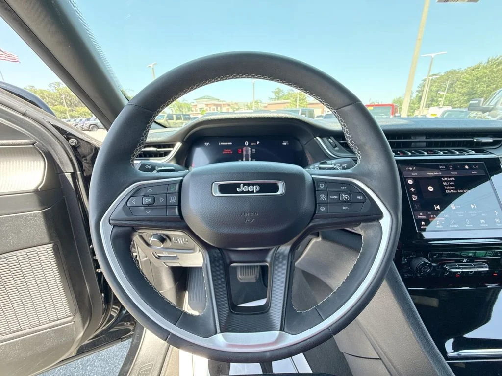 Used 2023 Diamond Black Jeep Altitude X image 15
