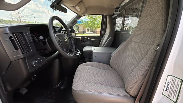 Used 2025 White Chevrolet Work Van image 18