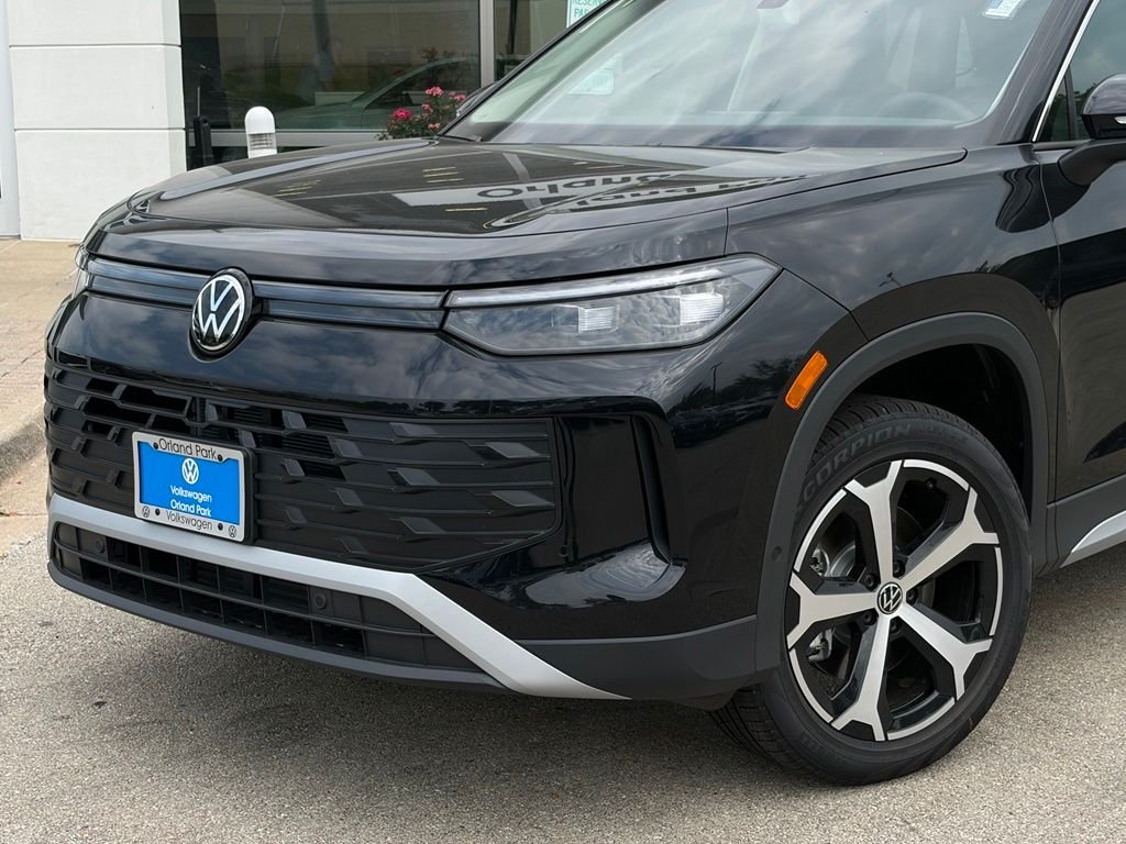 New 2026 Deep Black Pearl Volkswagen 2.0T SE image 2