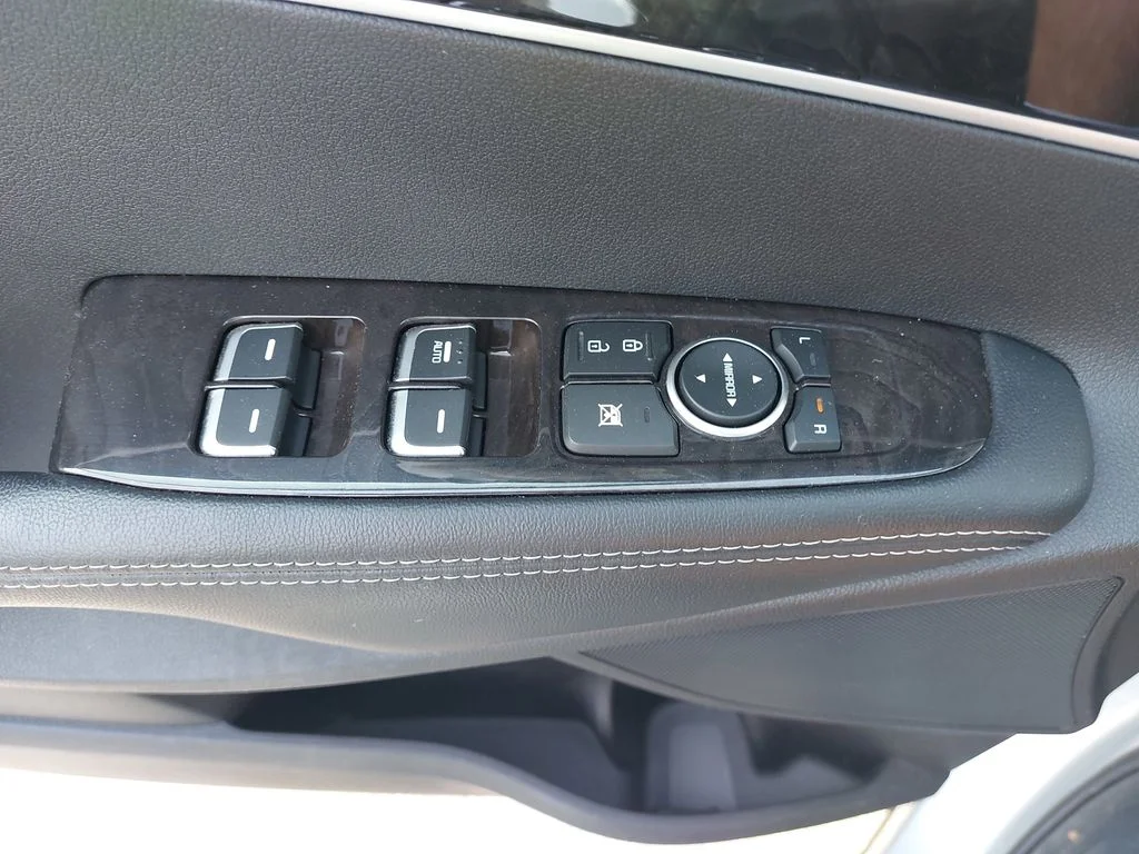 Used 2016 Silver Kia LX image 25