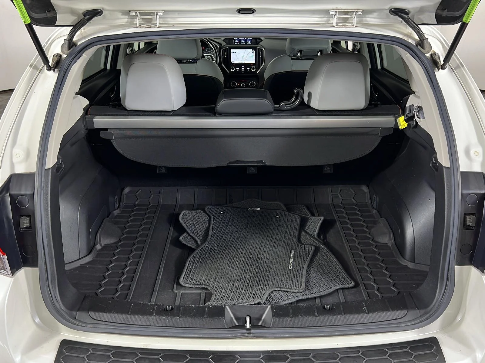 Used 2019 Crystal White Pearl Subaru Limited image 23