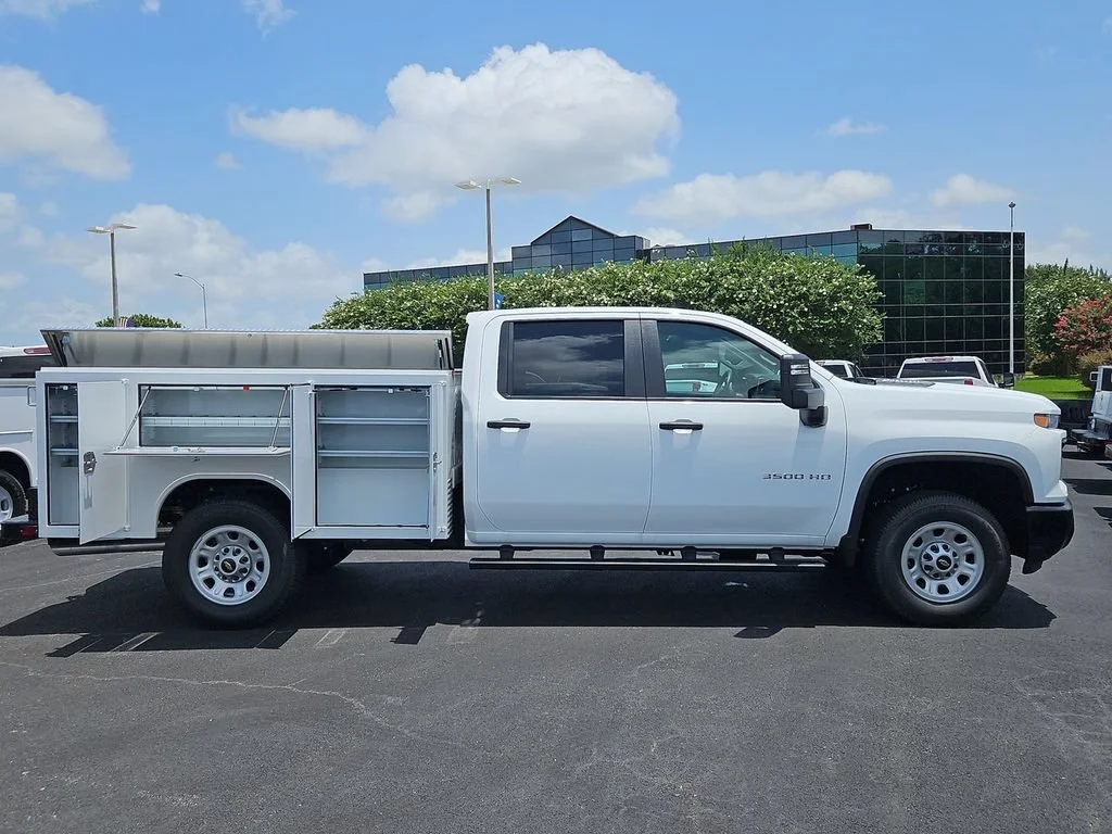 New 2026 Summit White Chevrolet WT image 7