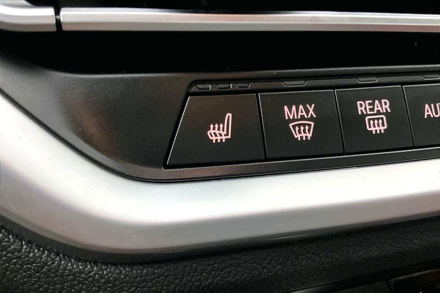 Used 2023 Alpine White BMW M440i image 31