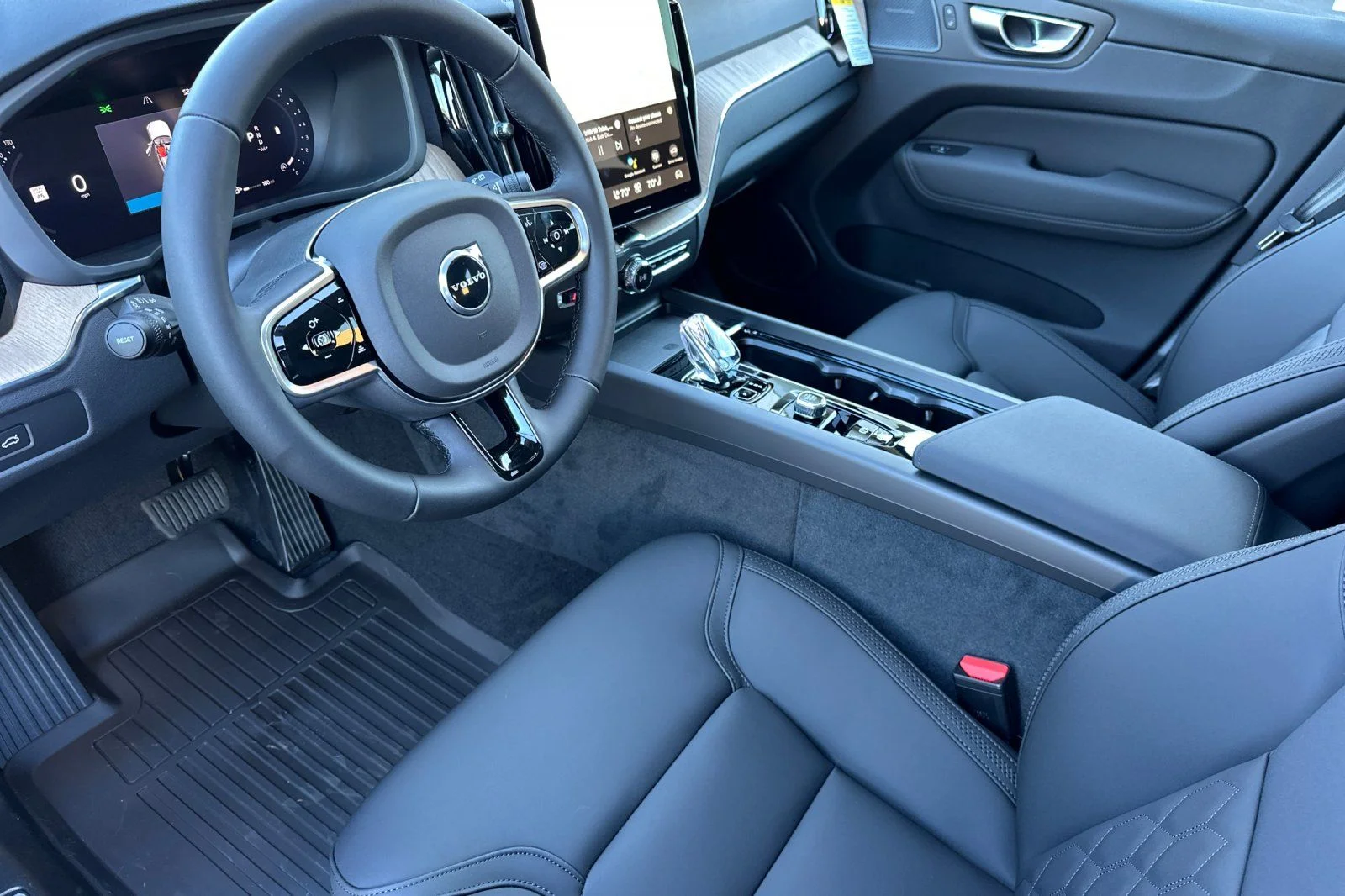 2026 Volvo XC60 Plus - Photo 9