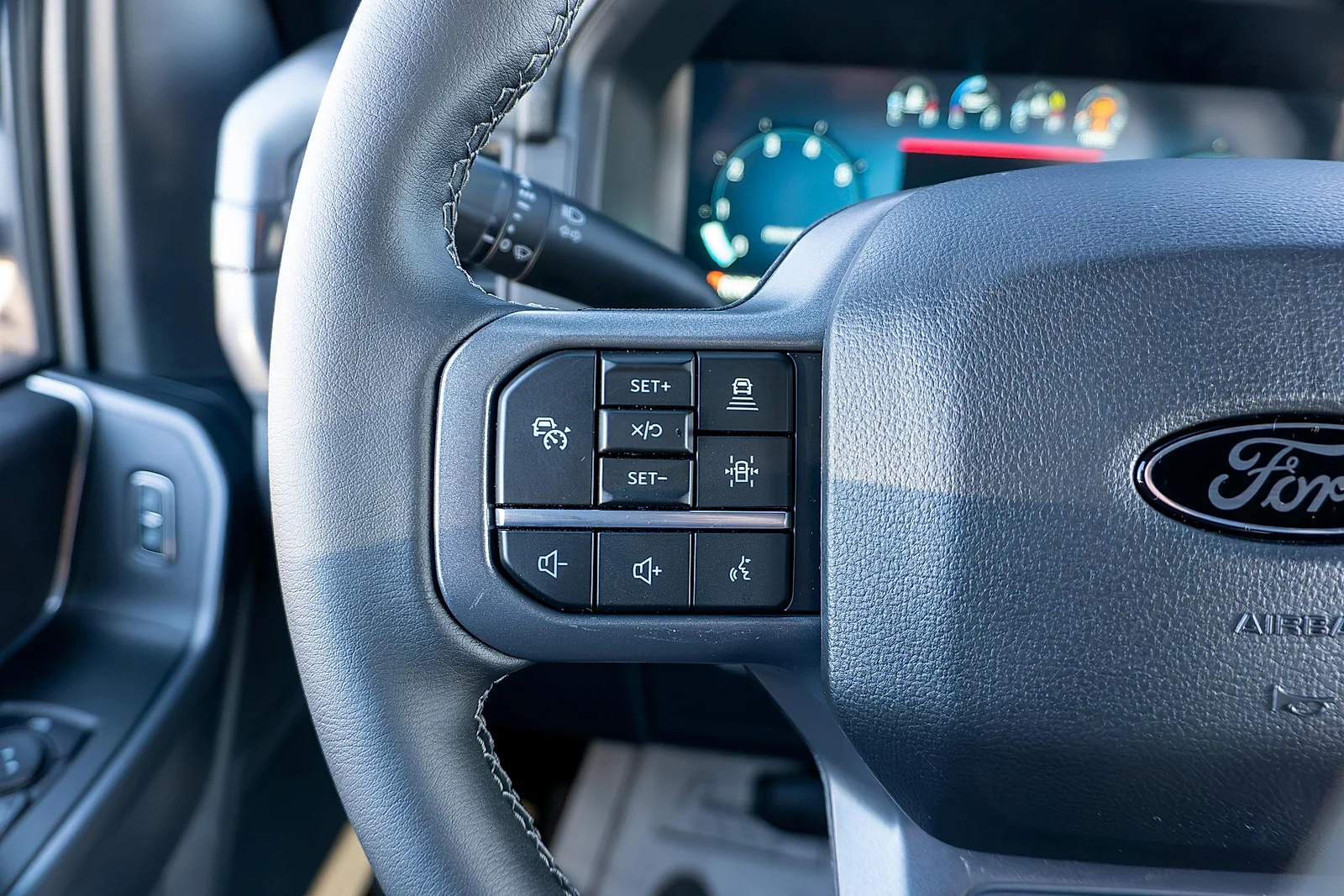 New 2026 Oxford White Ford XLT image 16