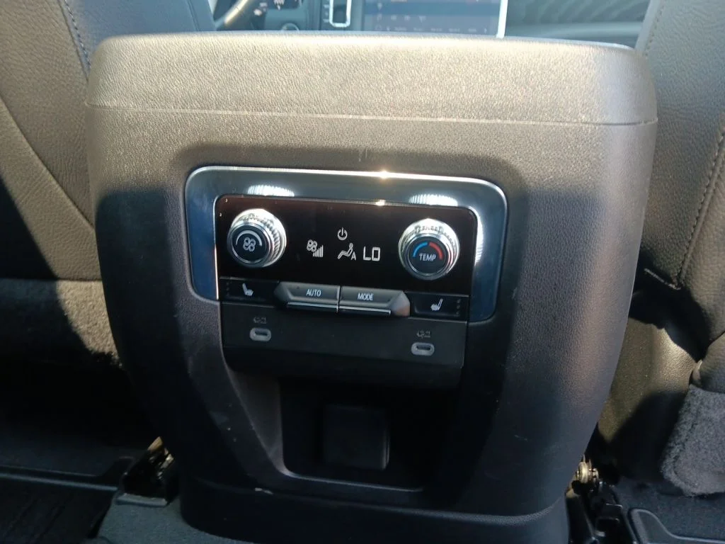 Used 2023 Onyx Black GMC Denali image 33