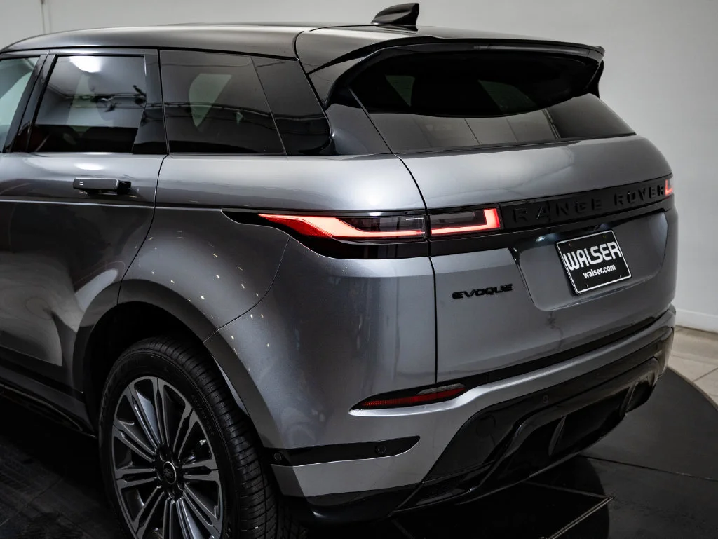 Used 2024 Eiger Gray Metallic Land Rover Dynamic image 18