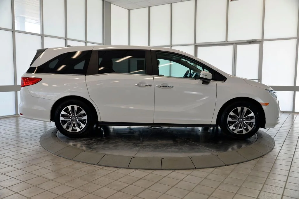 Used 2023 White Honda EX-L image 9