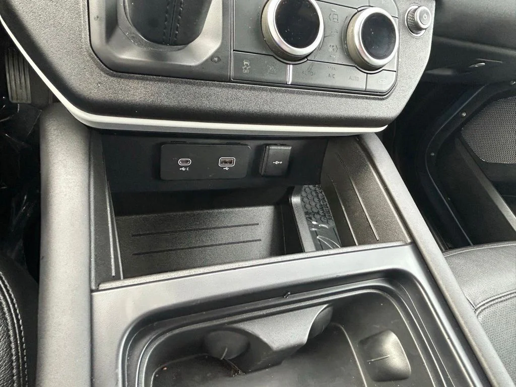 Used 2024 Blue Land Rover S image 24