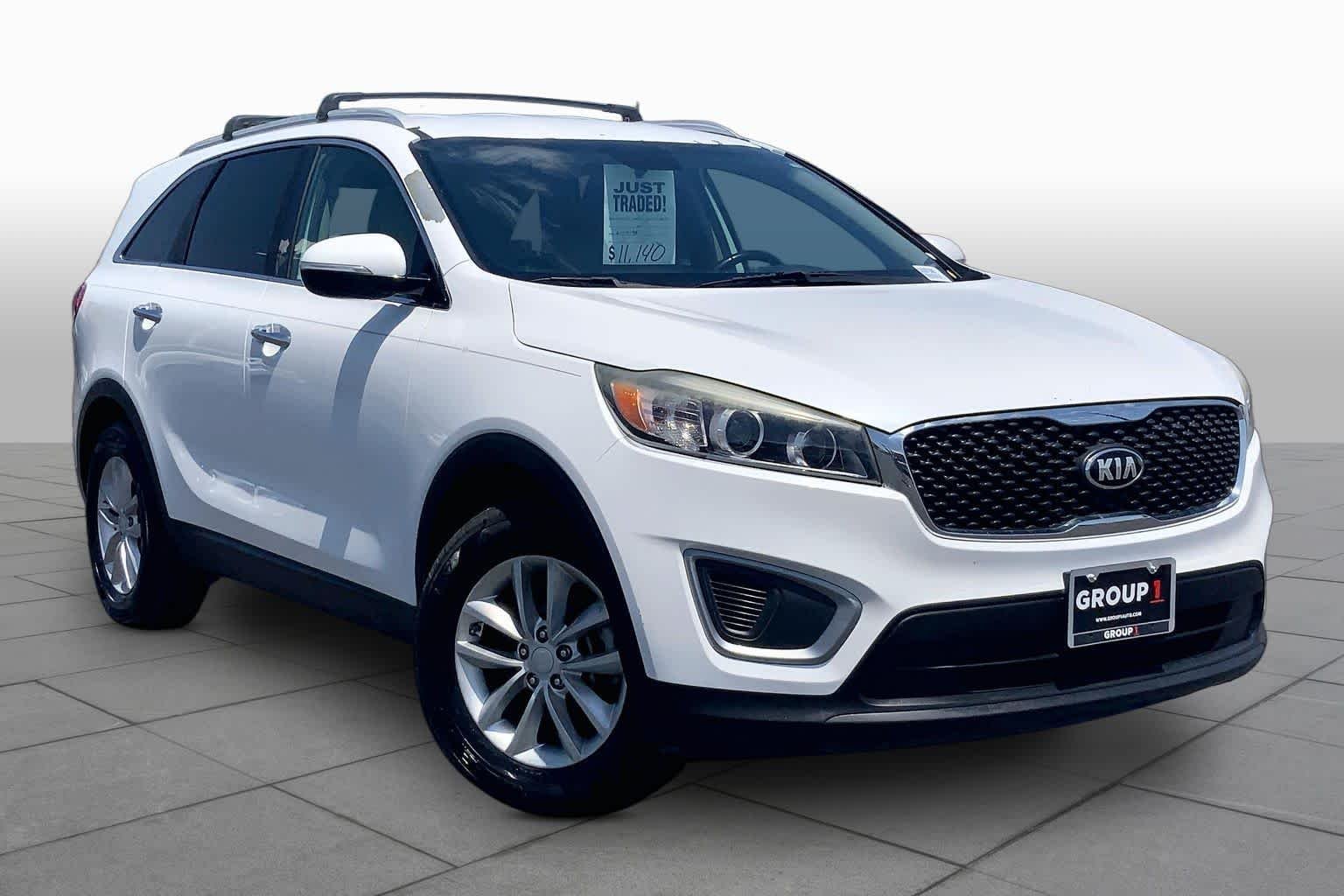 Used 2016 Snow White Pearl Kia LX image 3