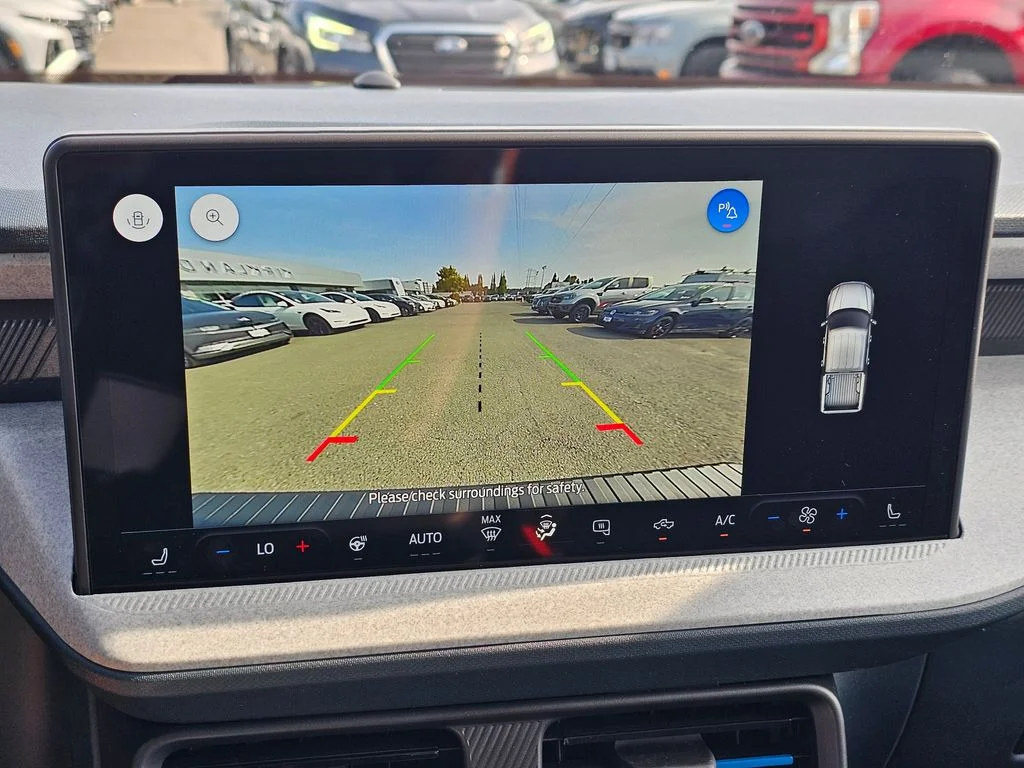 New 2025 Oxford White Ford XLT image 30