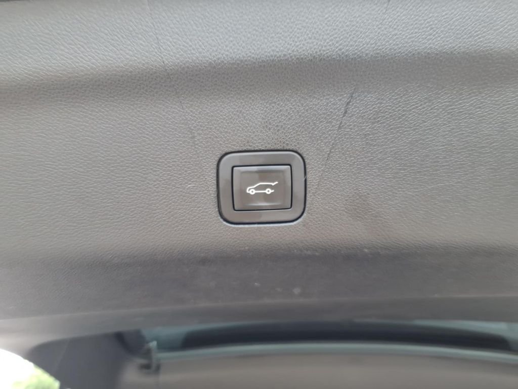Used 2026 Sterling Metallic GMC AT4 Ultimate image 26