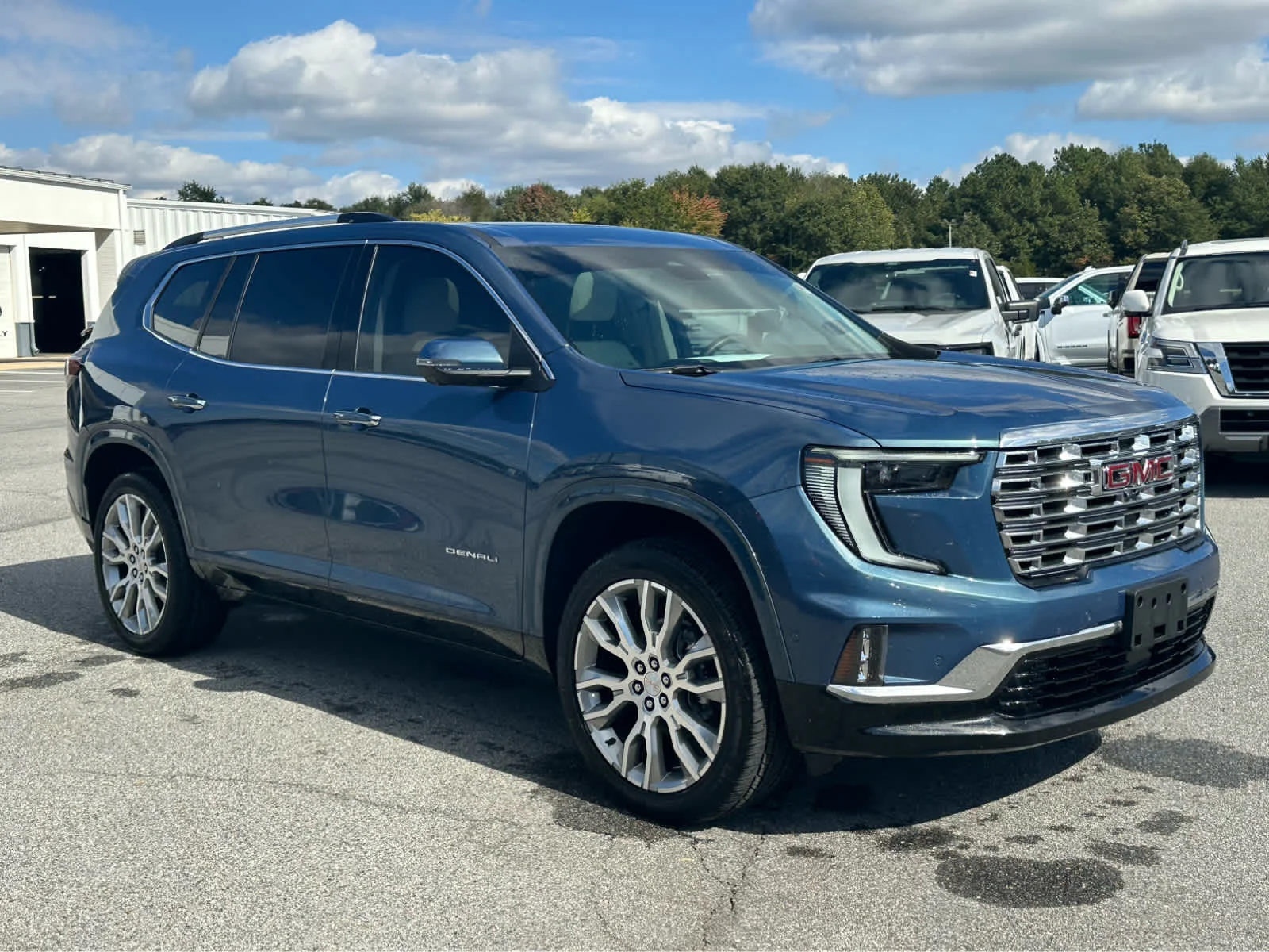 Used 2025 Downpour Metallic GMC FWD Denali image 5