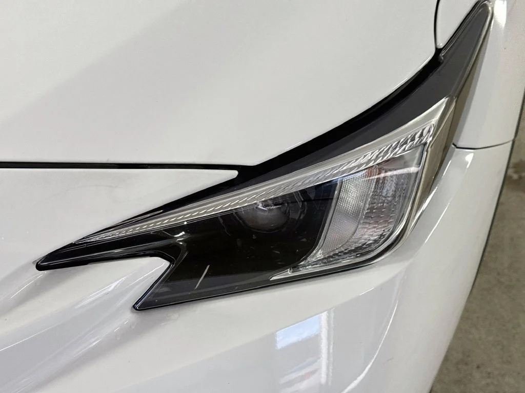 Used 2024 White Subaru Base image 31