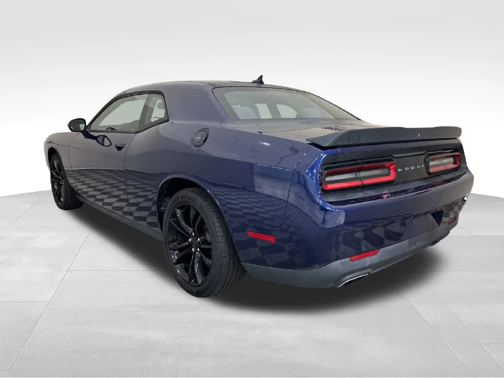 Used 2016 Blue Dodge SXT image 3