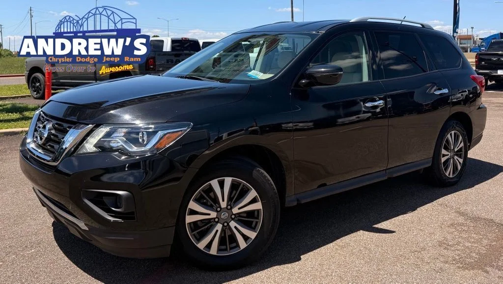 2017 Nissan Pathfinder S 2WD's photo