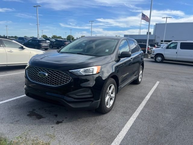 Used 2024 Black Metallic Ford SE image 3