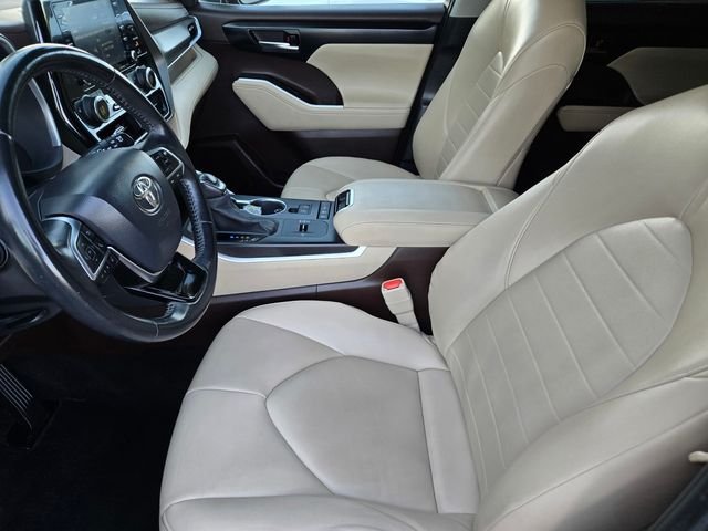 Used 2020 Red Toyota XLE image 17