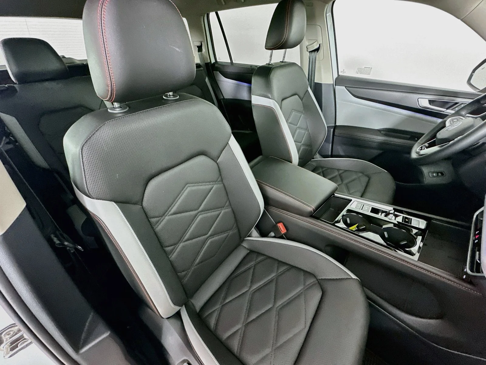 Used 2025  Volkswagen  image 45