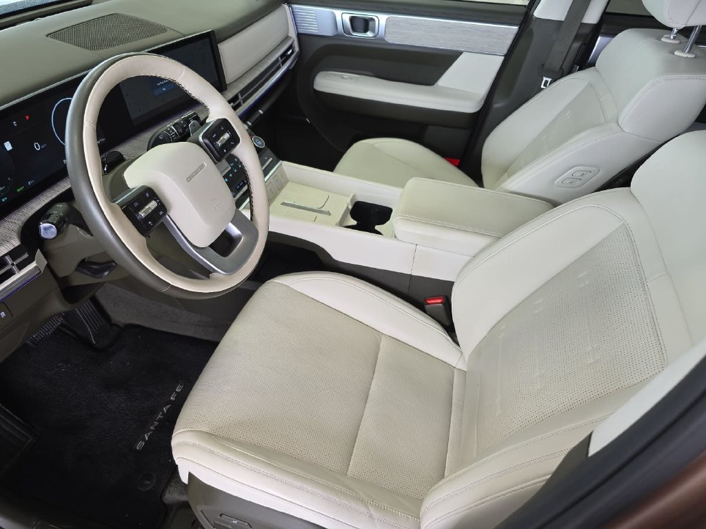 Used 2025 Brown Hyundai Calligraphy image 4