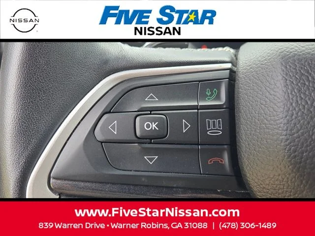 Used 2022 Silver Jeep Altitude image 24
