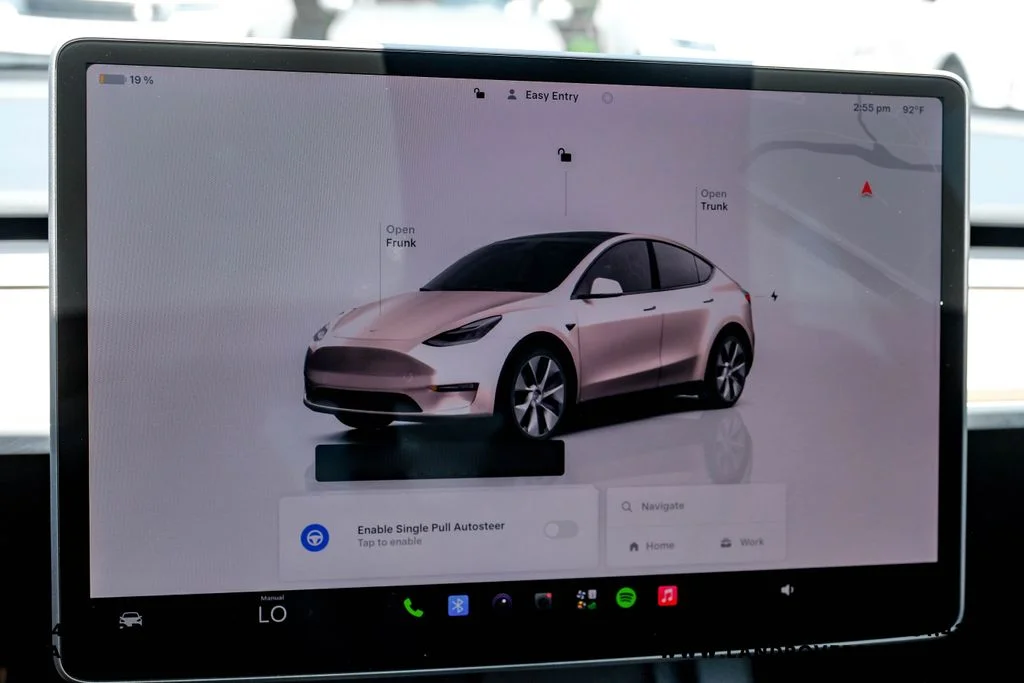 Used 2023 White Tesla Long Range image 21