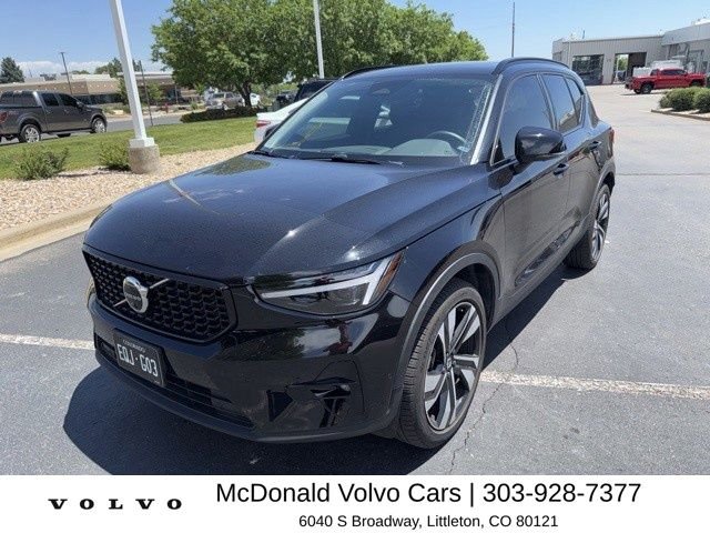 2024 Volvo XC40 B5 Plus Dark Theme