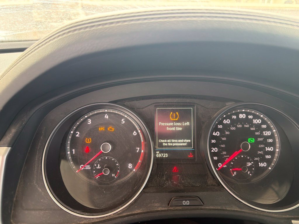Used 2018 White Volkswagen SEL image 6