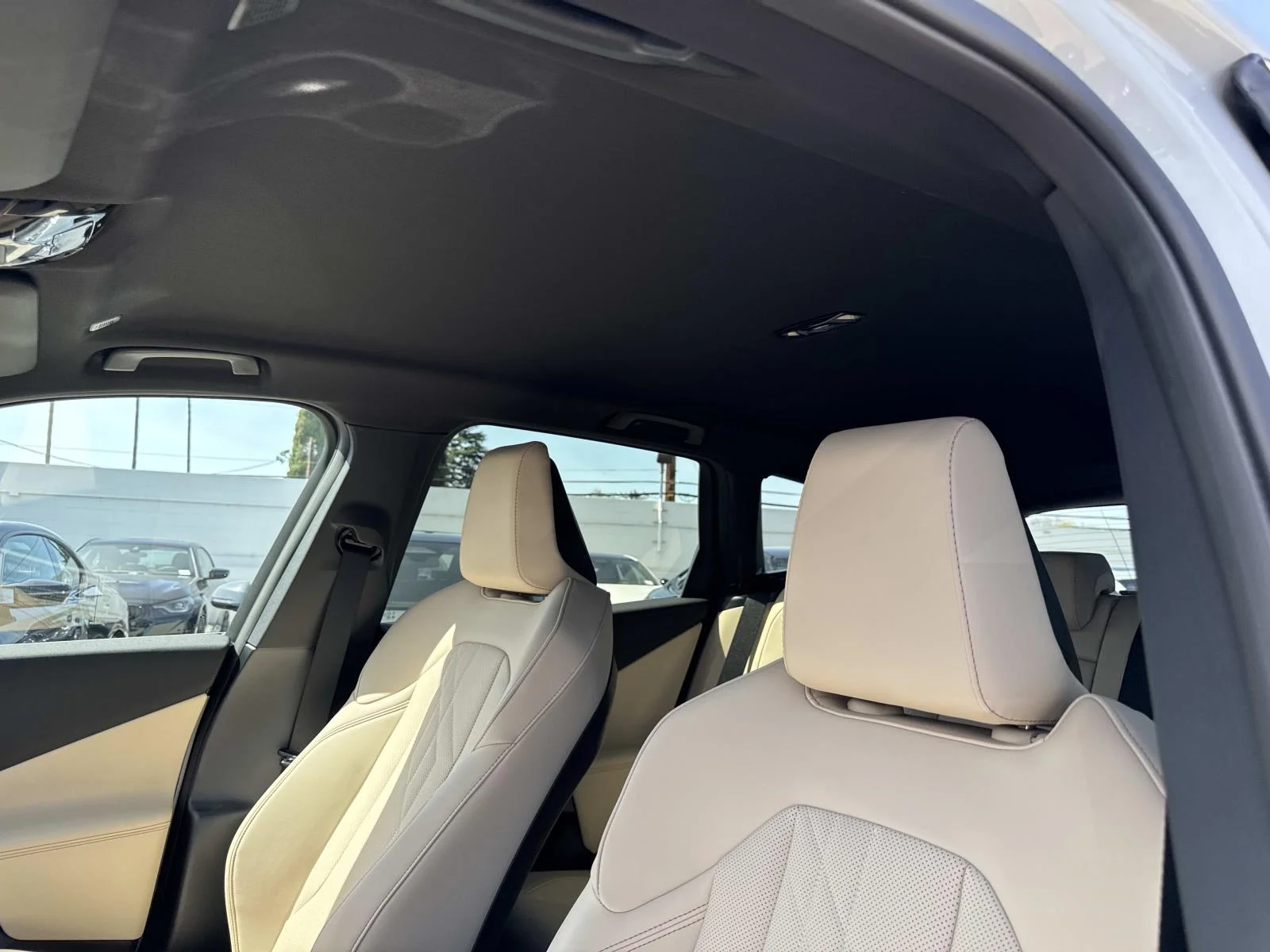New 2026 Mineral White Metallic BMW 30 xDrive image 16
