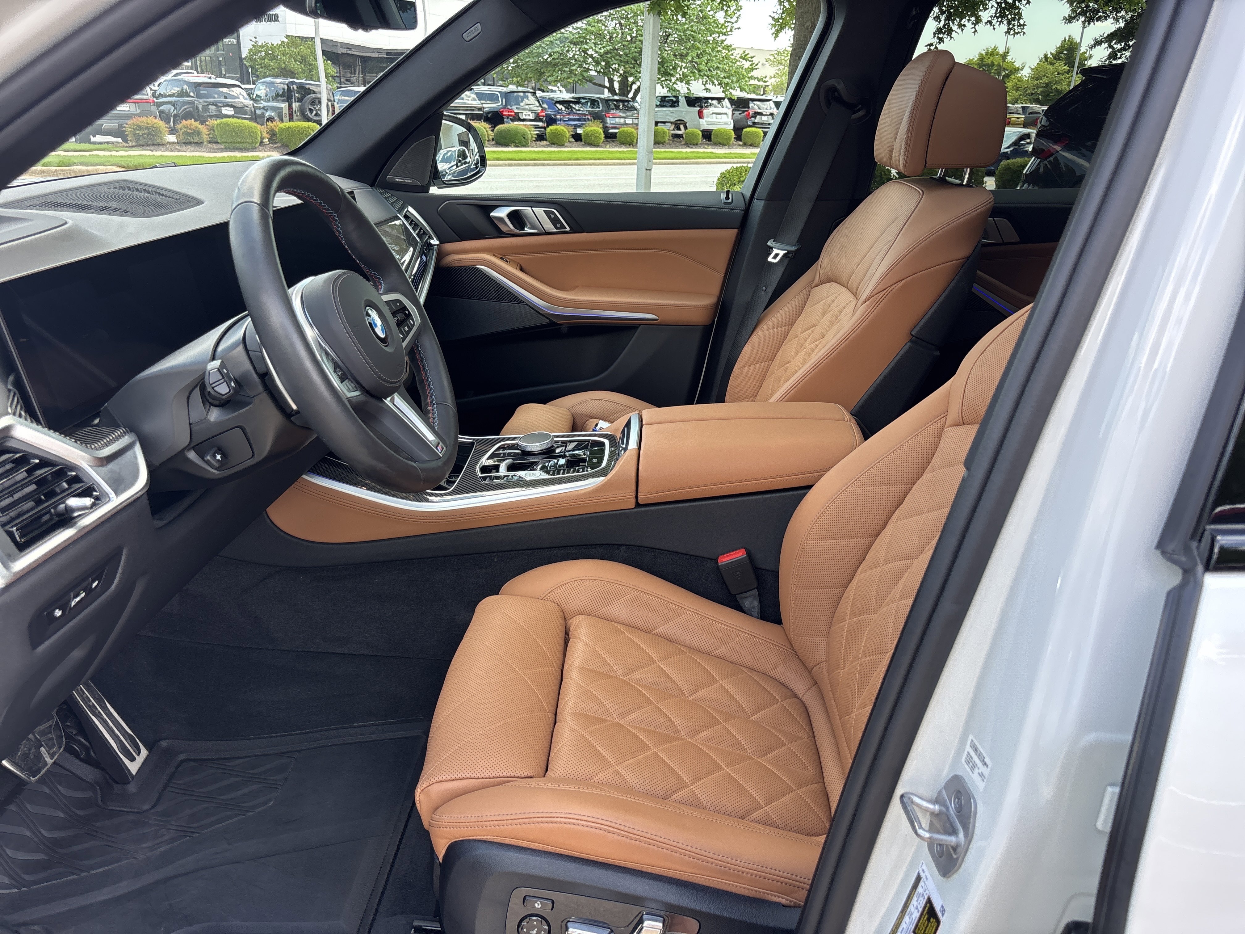 Used 2025 Mineral White Metallic BMW M60i image 15