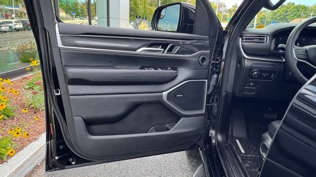 Used 2024 Diamond Black Crystal Pearlcoat Jeep Base image 16