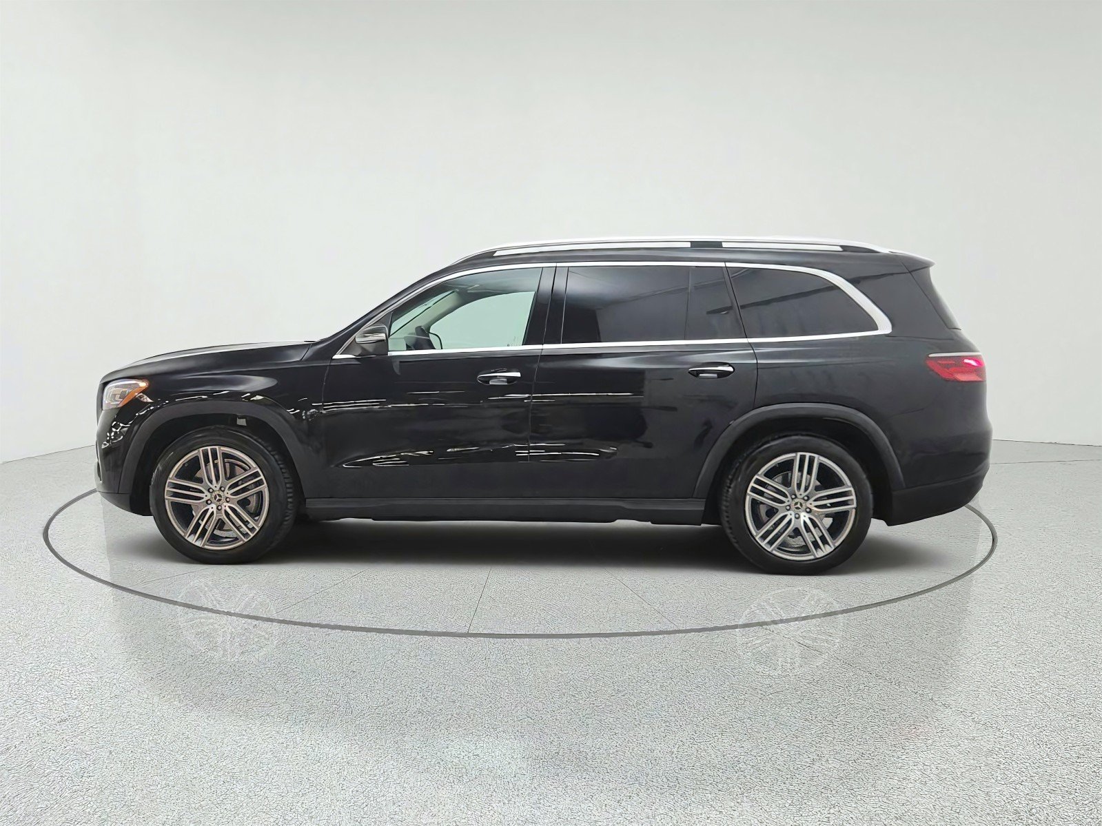 Certified Used 2026 Obsidian Black Metallic Mercedes-Benz GLS 450 4MATIC® SUV image 8