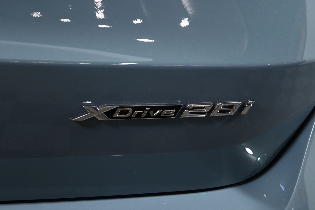 New 2026 Green Metallic BMW xDrive28i image 40