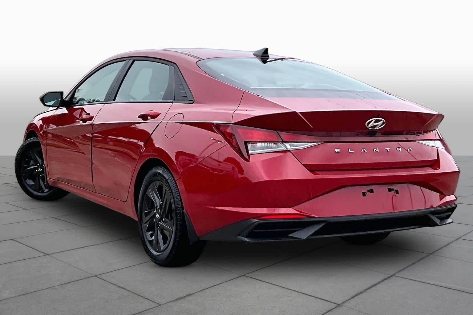 Used 2022 Scarlet Red Pearl Hyundai SEL image 12