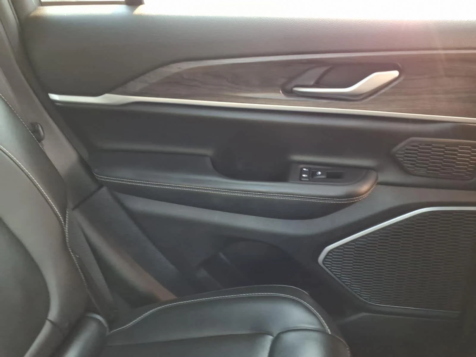Used 2022 Diamond Black Crystal Pearlcoat Jeep Limited image 20
