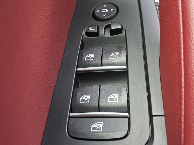 Used 2025 White BMW xDrive40i image 9