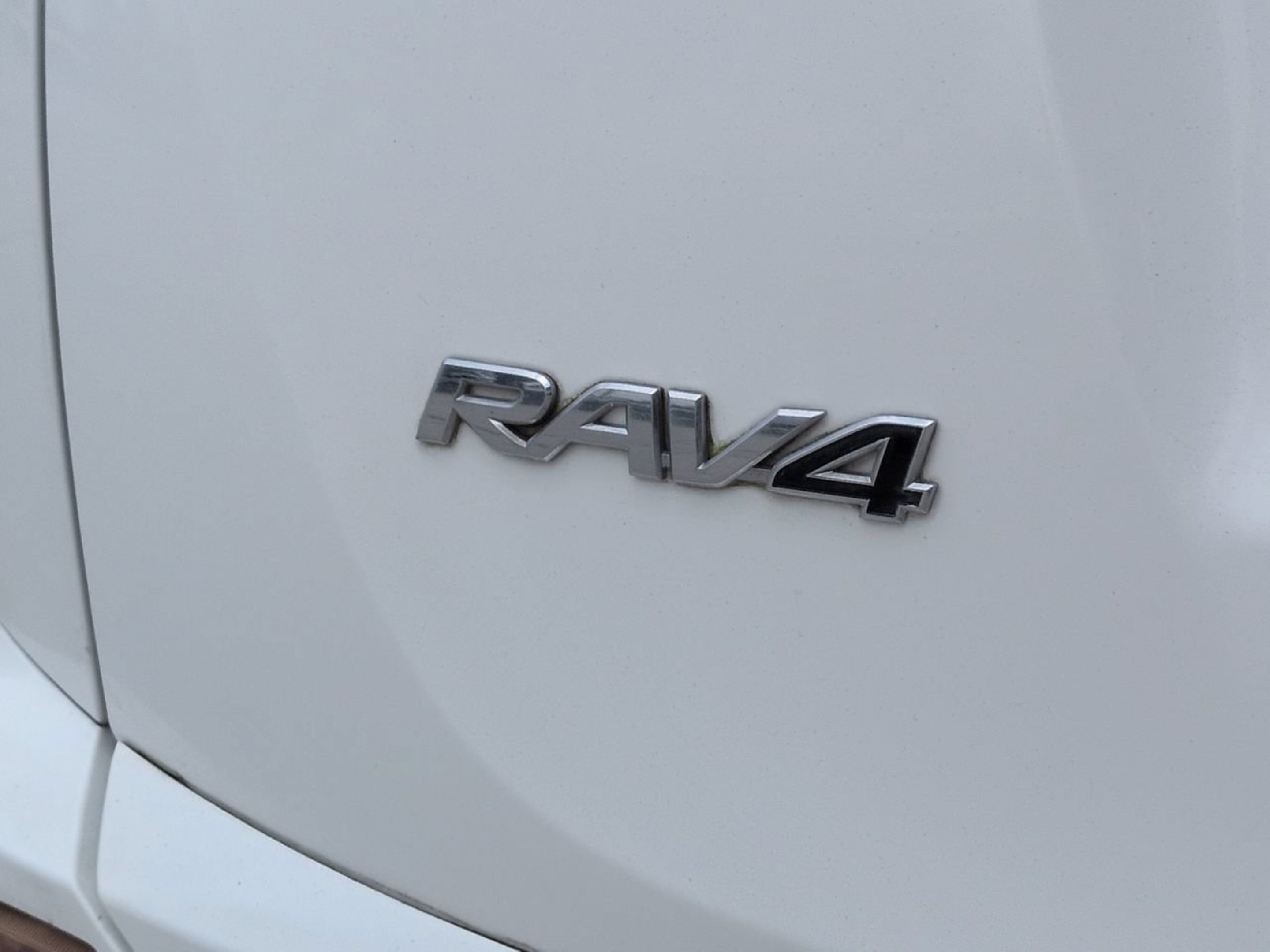 Used 2017 Super White Toyota LE image 16