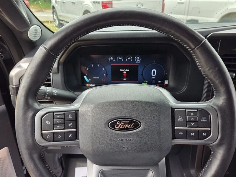 Used 2024 Agate Black Metallic Ford LARIAT image 27
