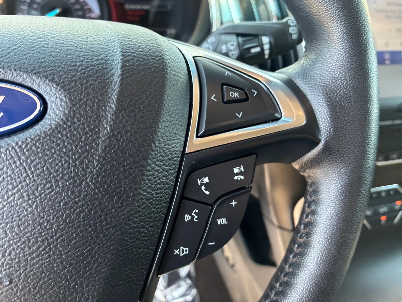 Used 2020 Gray Ford SEL image 23