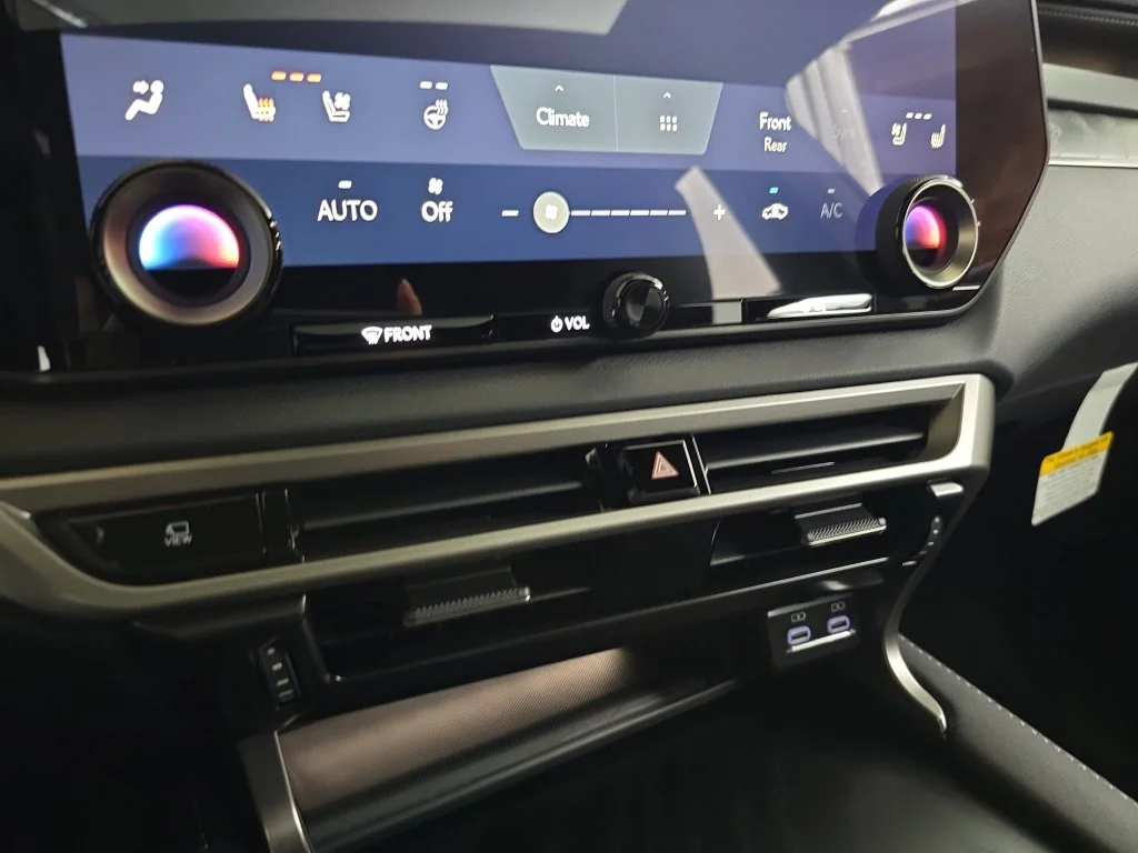 New 2026 Matador Red Mica Lexus PREMIUM image 22