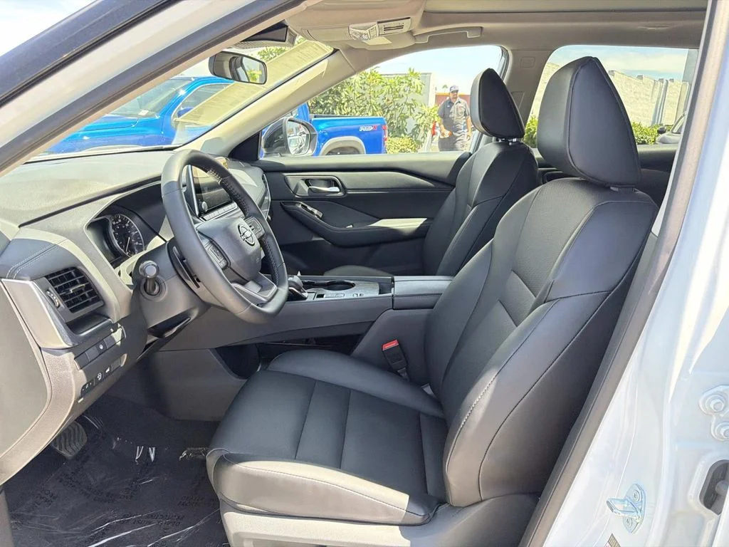 New 2026 Everest White Pearl Tricoat Nissan Dark Armor image 20