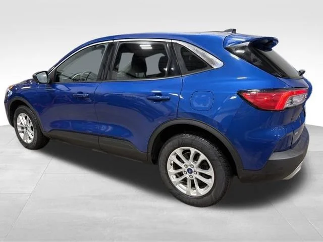 Used 2022 Blue Ford SE image 3