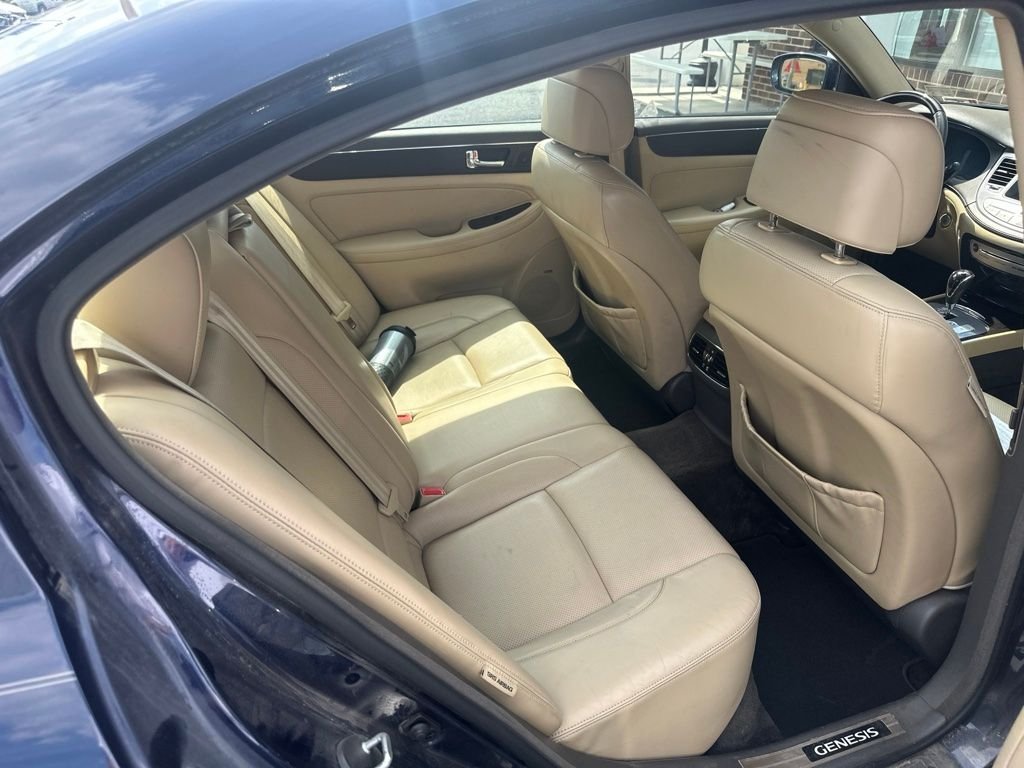 Used 2011 Blue Hyundai 4.6 image 12