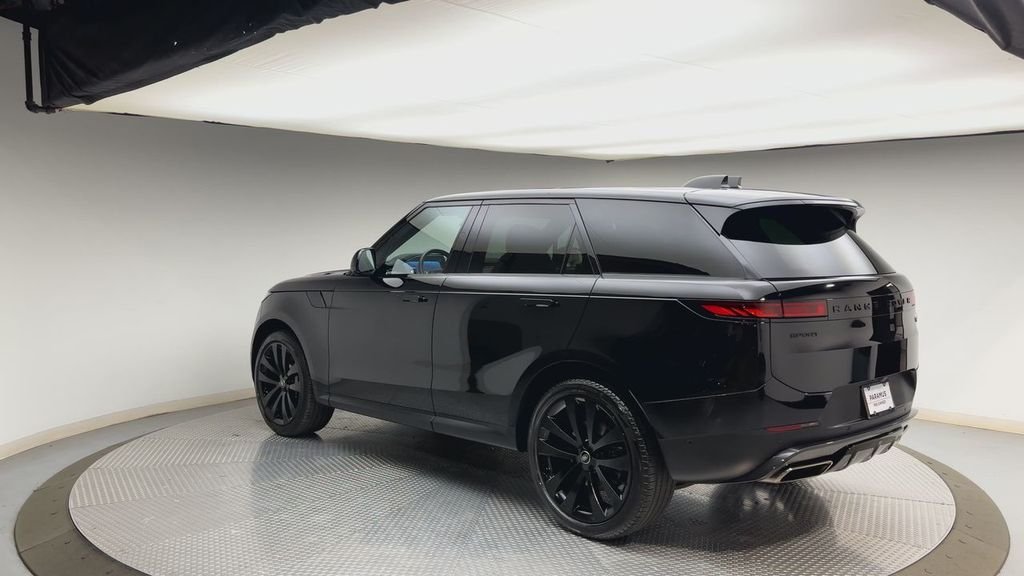 Used 2023 Santorini Black Metallic Land Rover SE image 4