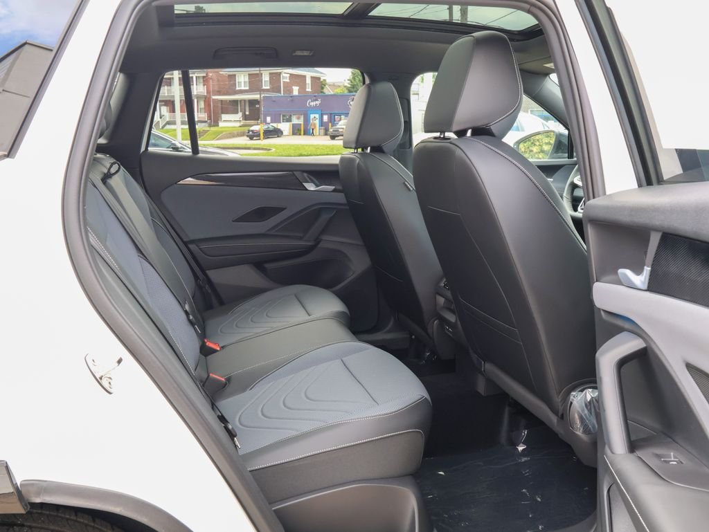 New 2026 White Volkswagen 2.0T SE R-Line Black image 32