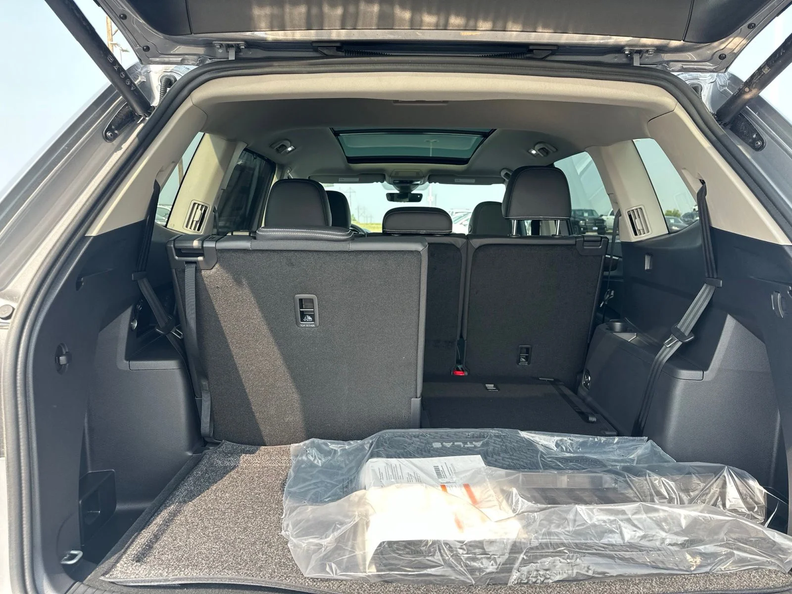 2026 Volkswagen Atlas SE w/Tech - Photo 32