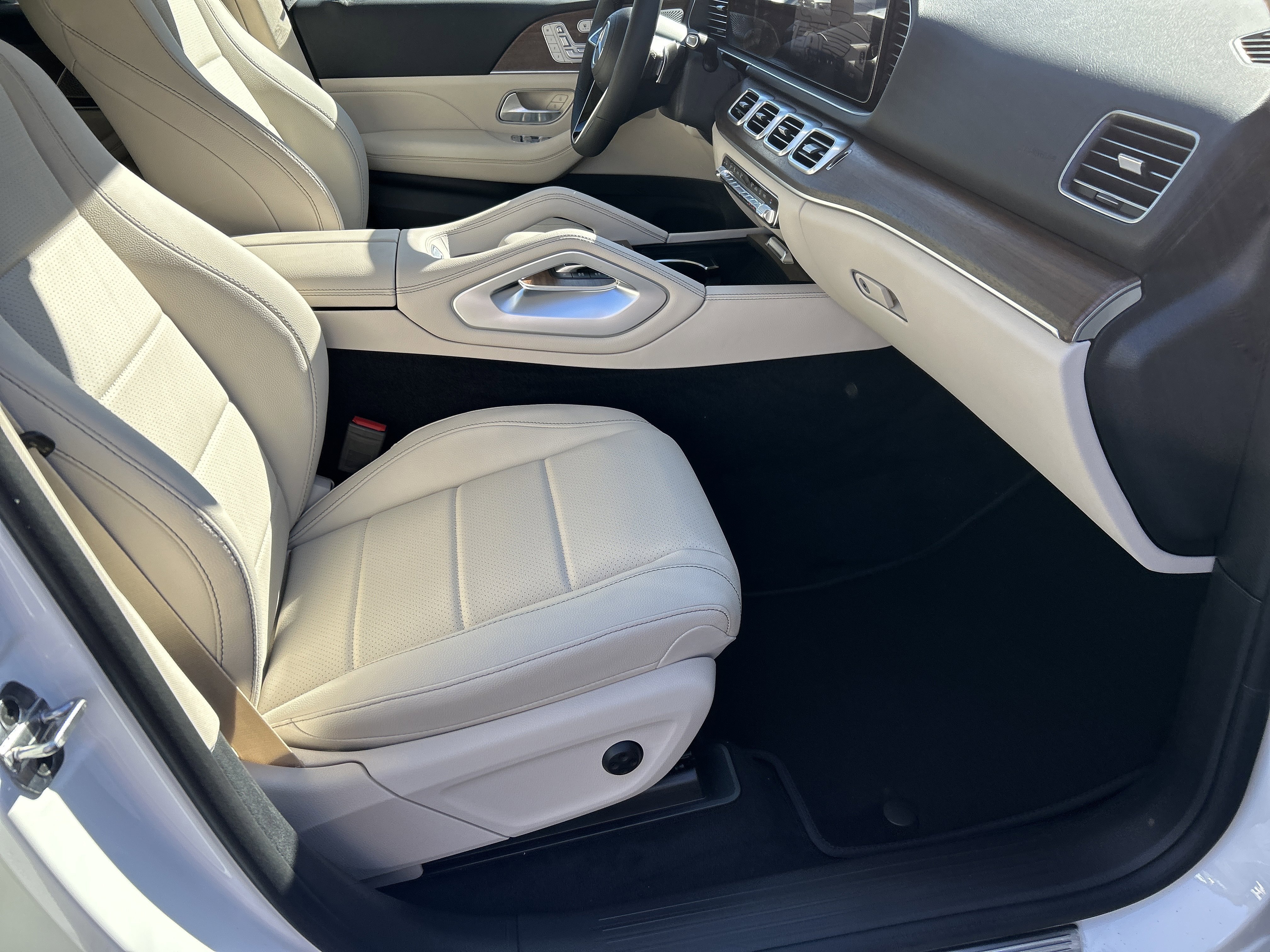 New 2026 Polar White Mercedes-Benz GLE 350 4MATIC® SUV image 43