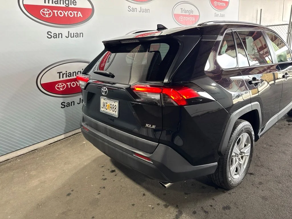Used 2020 Black Toyota XLE image 21